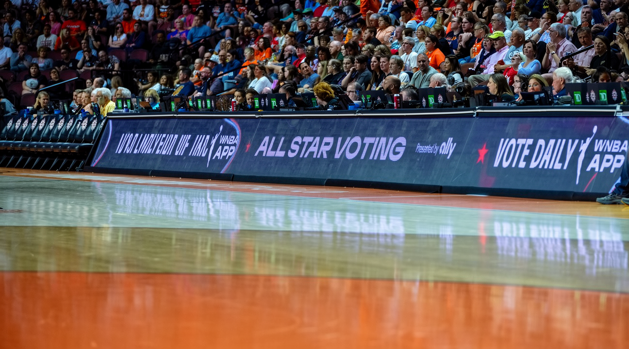 TOP1体育平台 - WNBA 全明星选秀花絮：Weatherspoon 与 Cooper 选边，Bueckers 与 Clark 成焦点 - TOP1体育 文章头图
